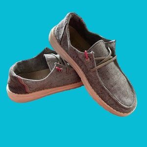 Hey Dude Shoes Sz 5